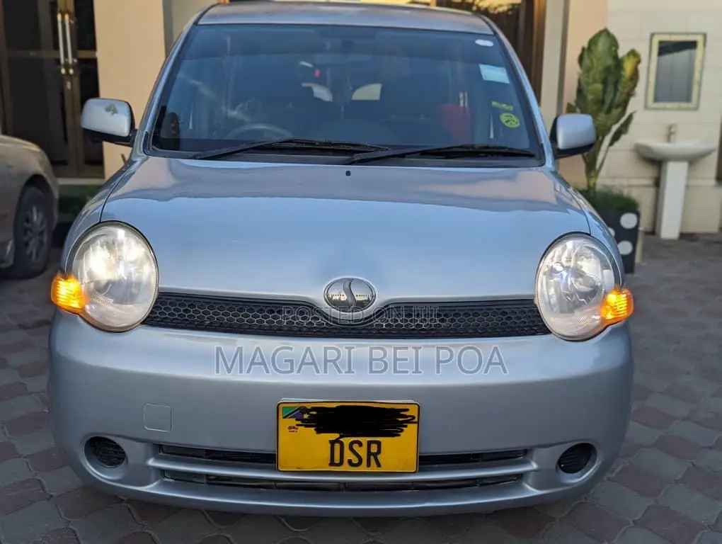 Toyota Sienta 2005 Silver