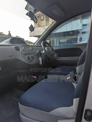 Toyota Sienta 2005 Silver