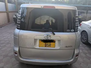 Toyota Sienta 2005 Silver