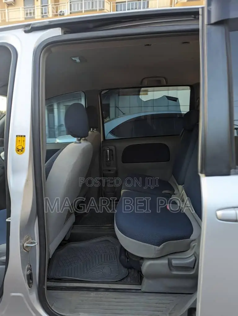 Toyota Sienta 2005 Silver