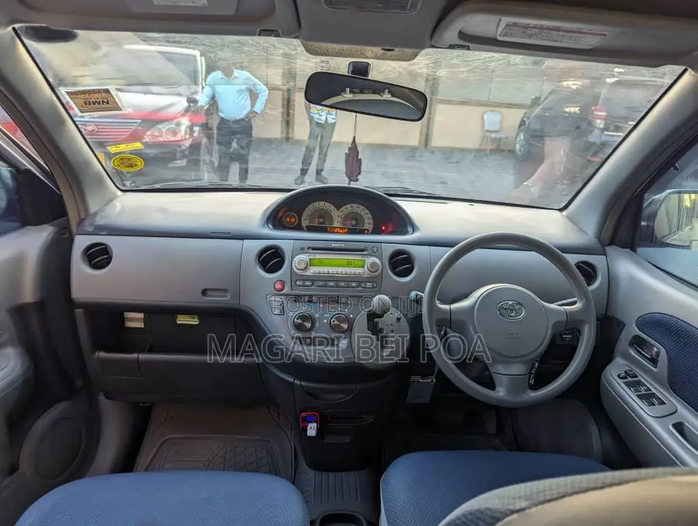 Toyota Sienta 2005 Silver