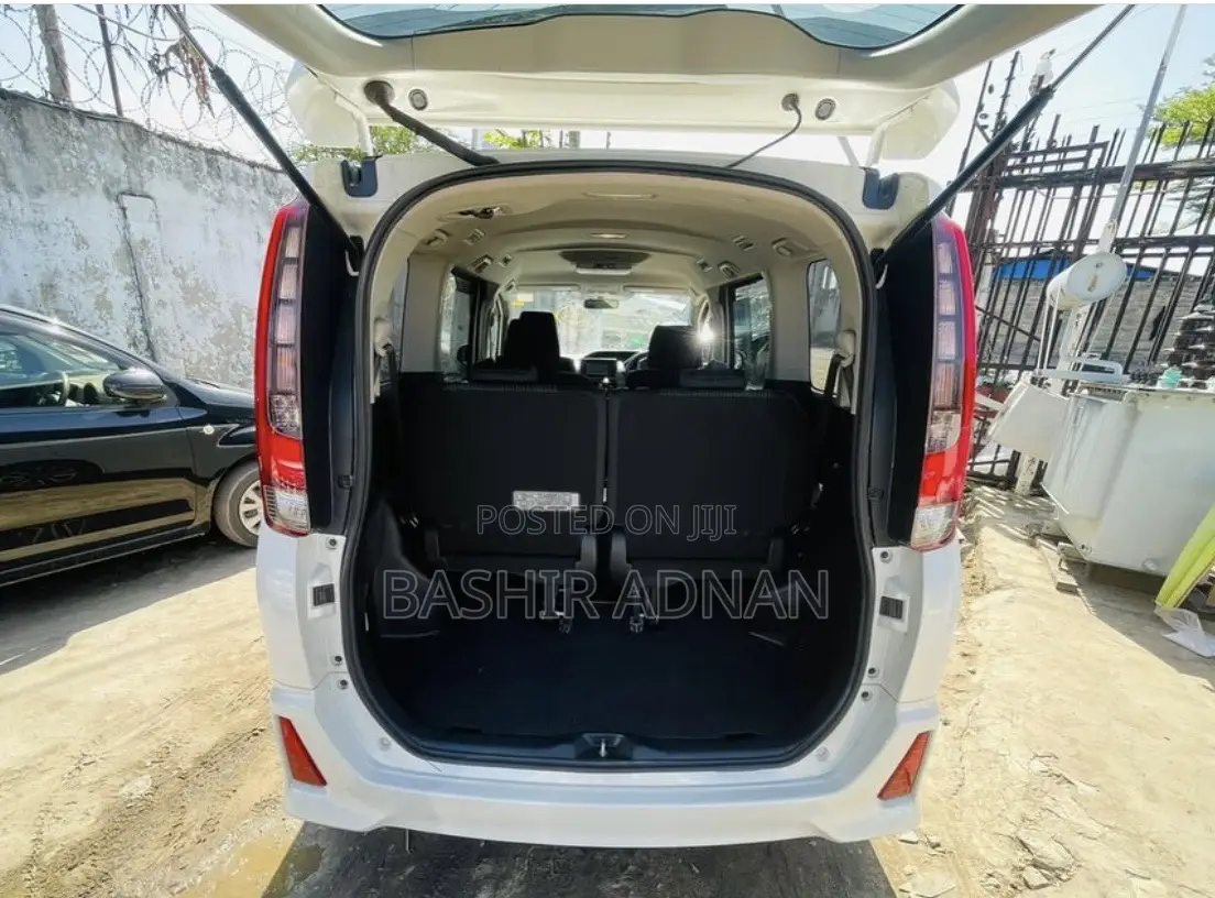 Toyota Noah 2.0 FWD (7 Seater) 2014 White