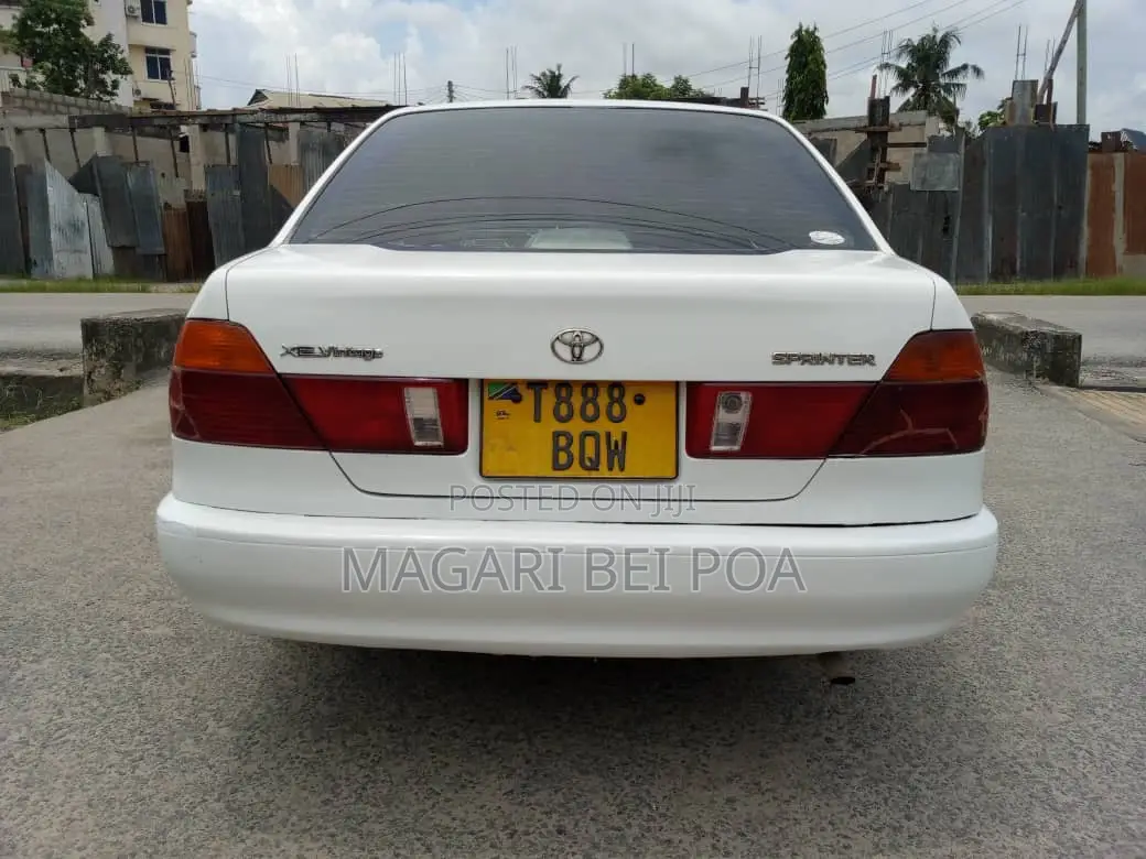 Toyota Sprinter 2000 White