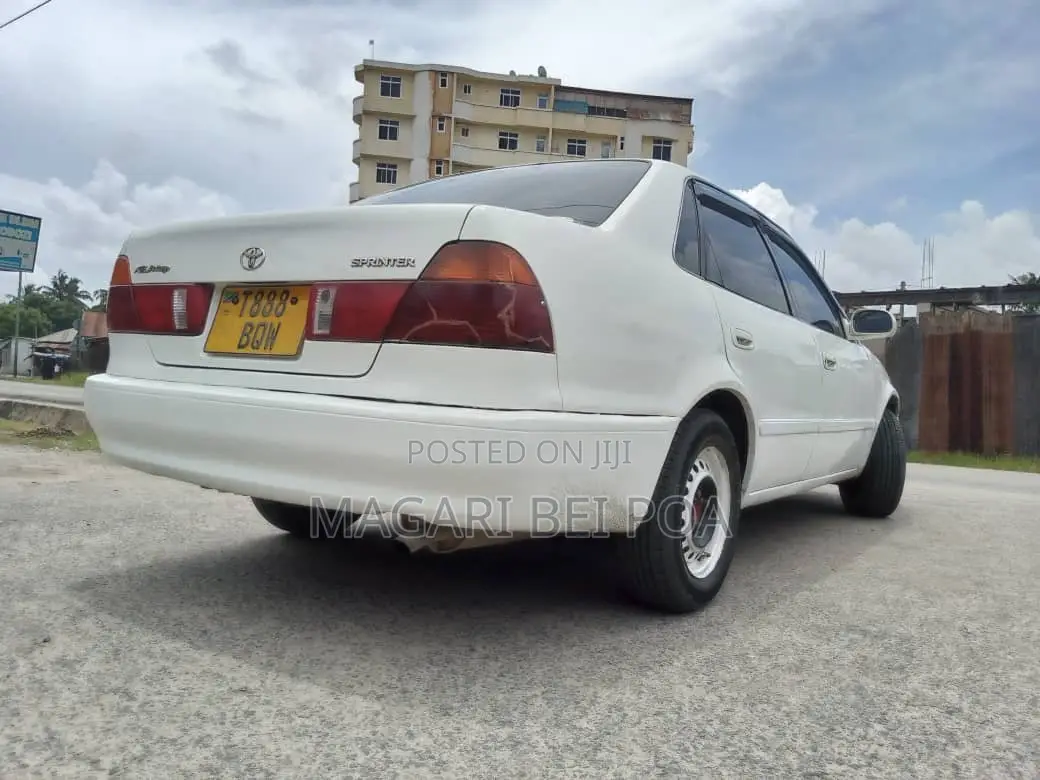 Toyota Sprinter 2000 White