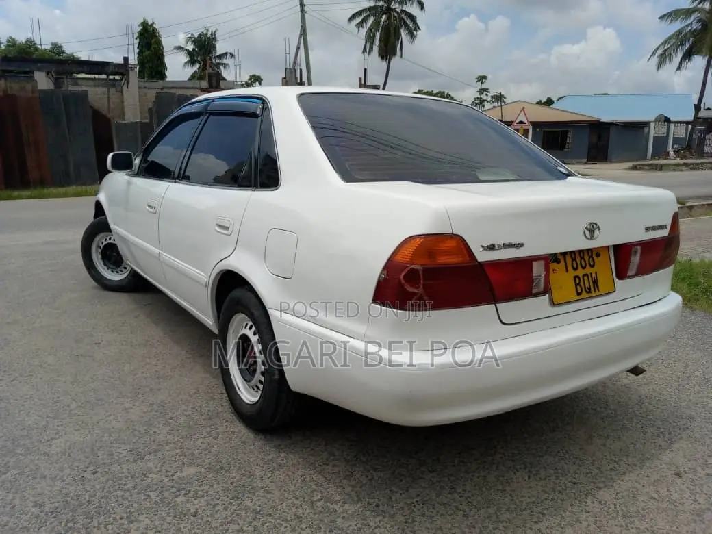 Toyota Sprinter 2000 White