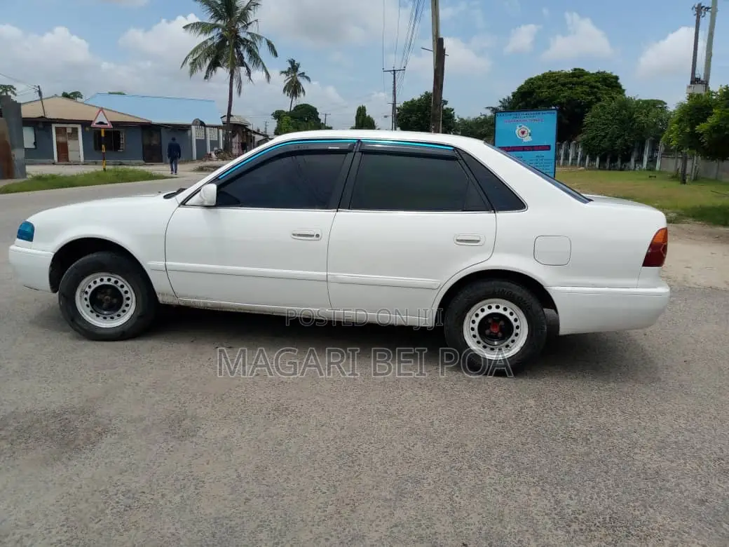 Toyota Sprinter 2000 White
