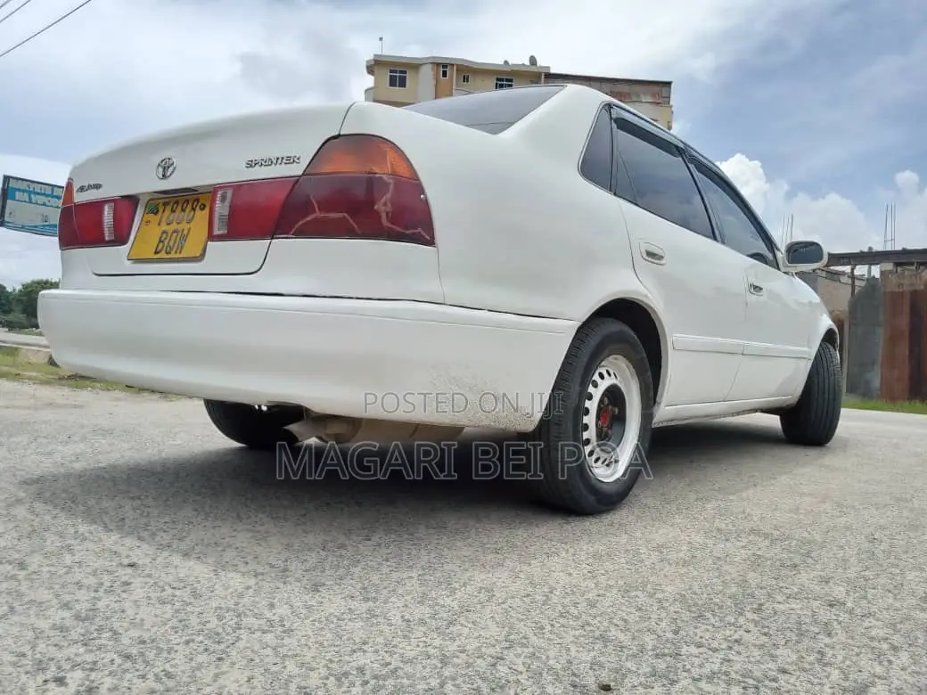 Toyota Sprinter 2000 White