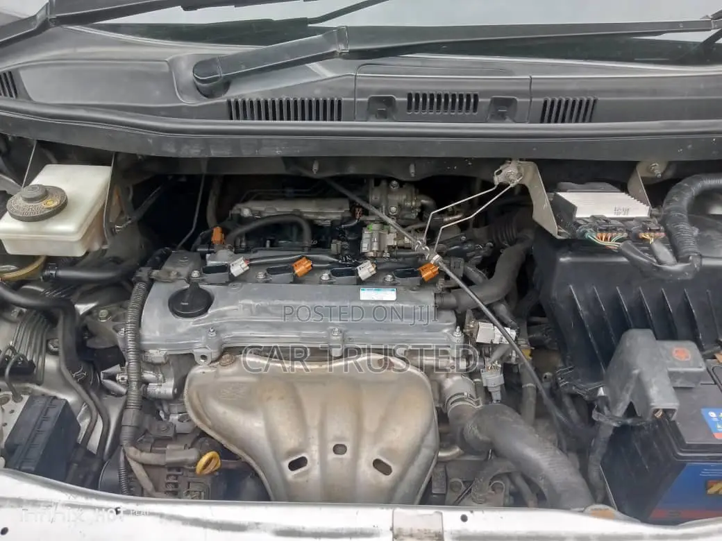 Toyota Noah 2.0 AWD (8 Seater) 2005 Silver
