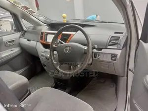 Toyota Noah 2.0 AWD (8 Seater) 2005 Silver