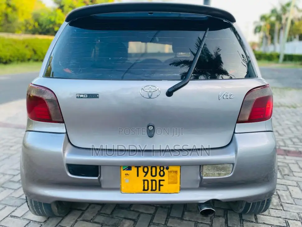 Toyota Vitz 2003 Gray