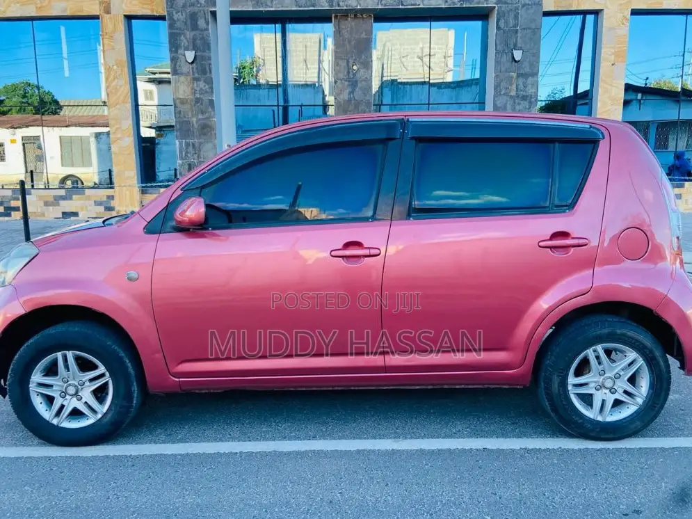 Toyota Passo 2005 Pink