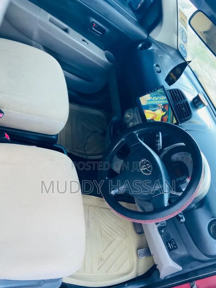 Toyota Passo 2005 Pink