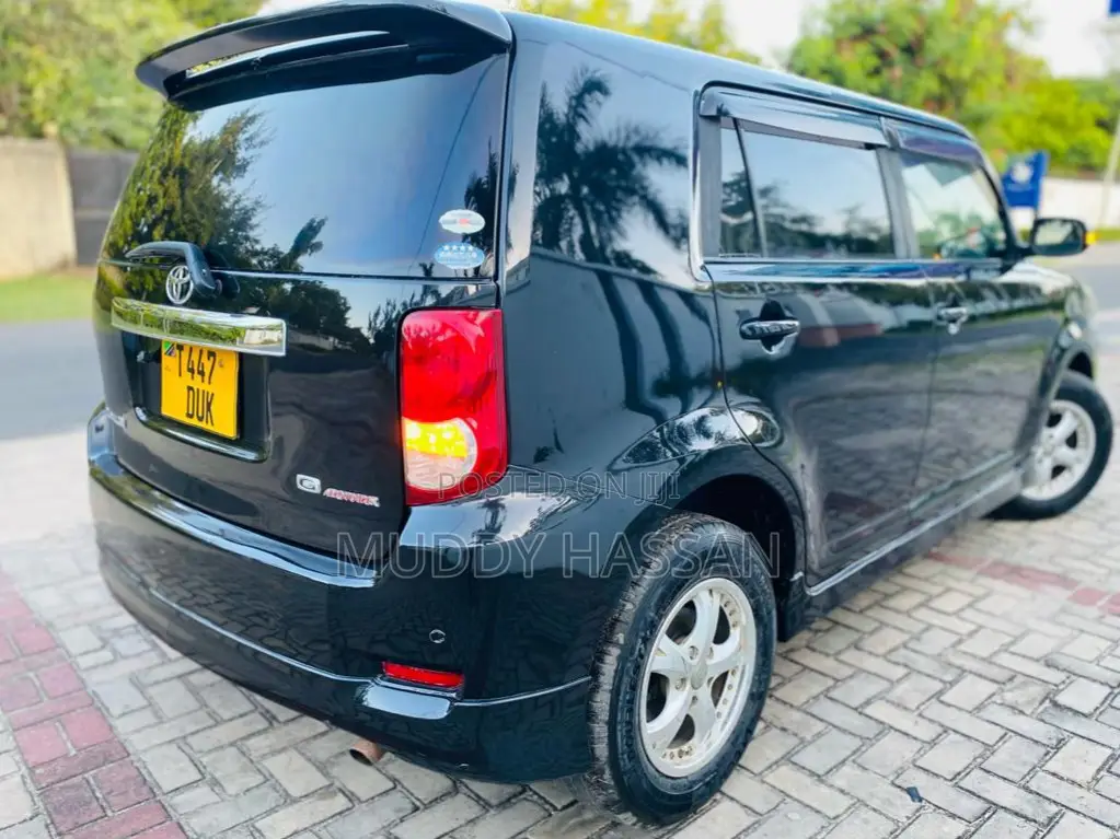Toyota Corolla Rumion 2009 Black