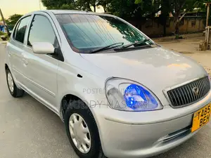Toyota Vitz 2002 Silver