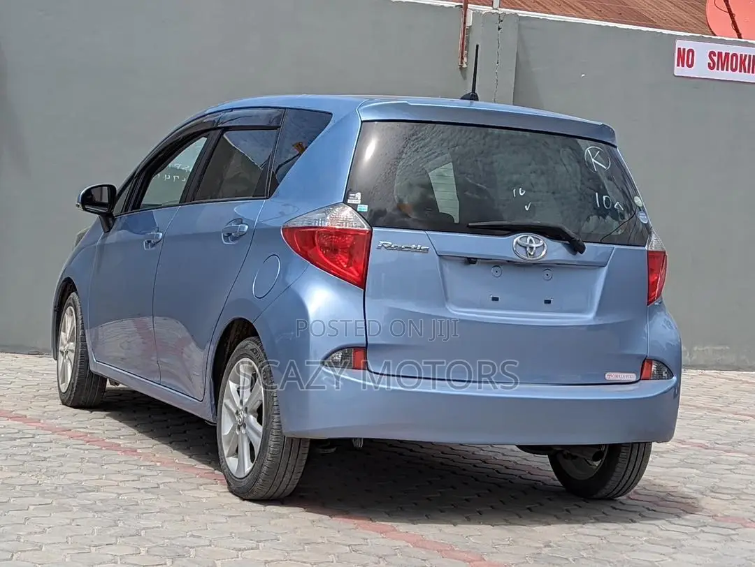 Toyota Ractis 2011 Blue