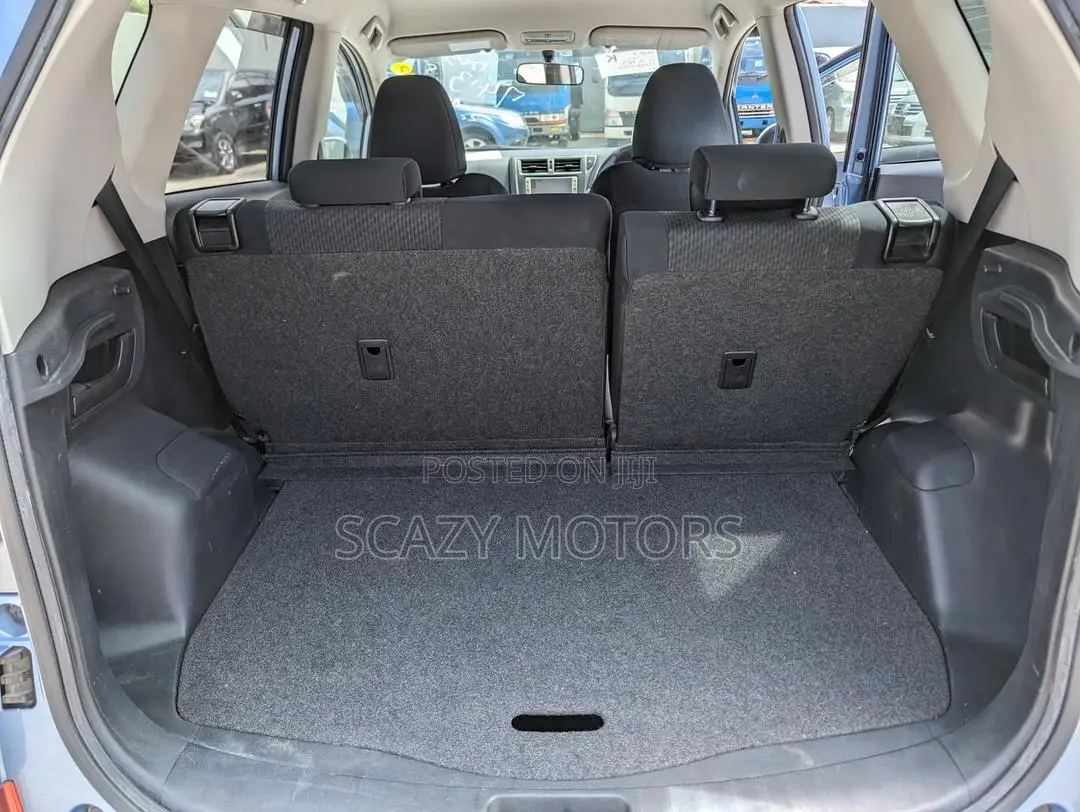 Toyota Ractis 2011 Blue