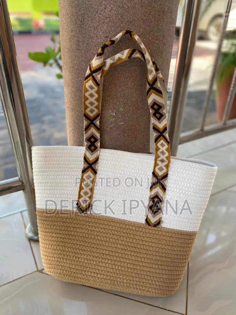 Women's Handbags (Pochi)