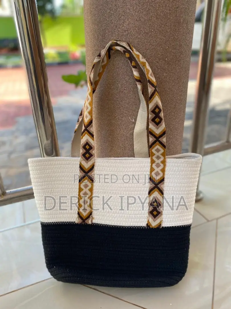 Women's Handbags (Pochi)