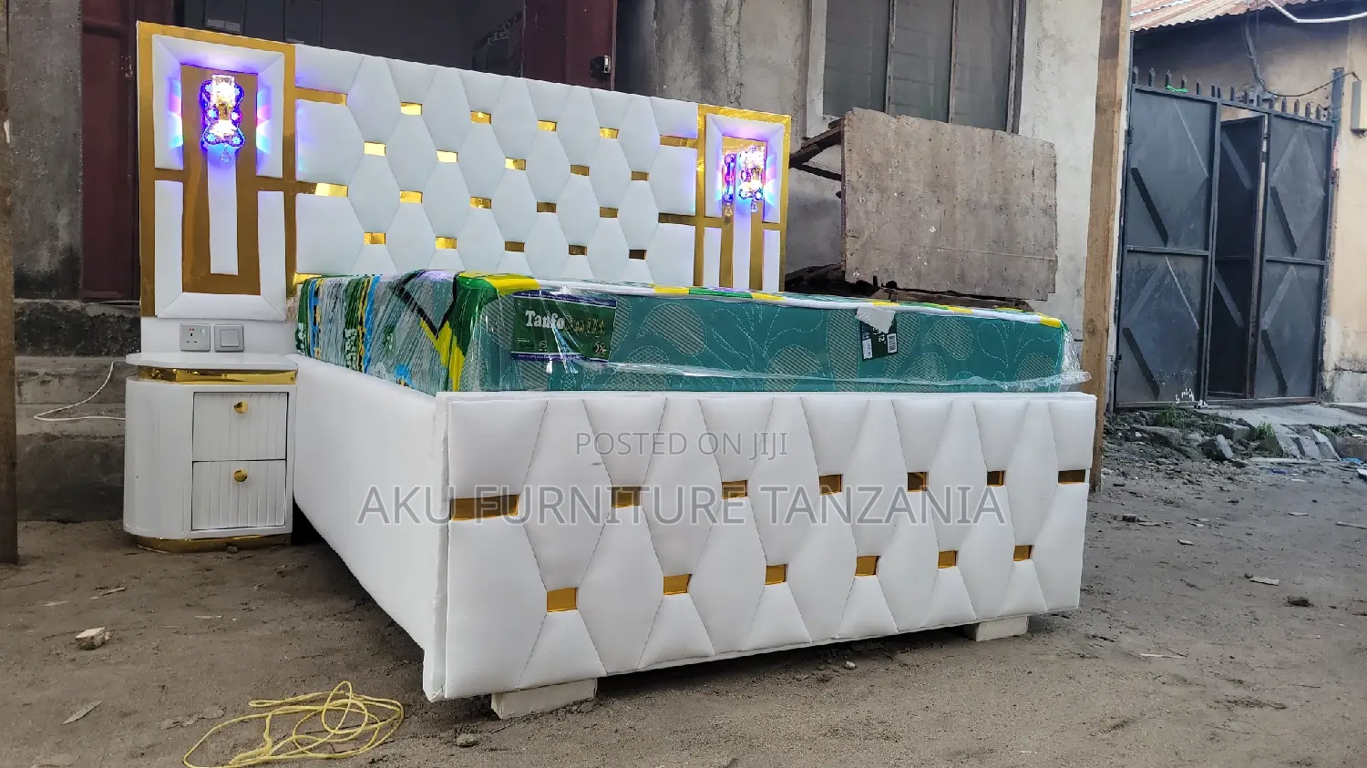 5/6 Gold Mirrored Sofabed
