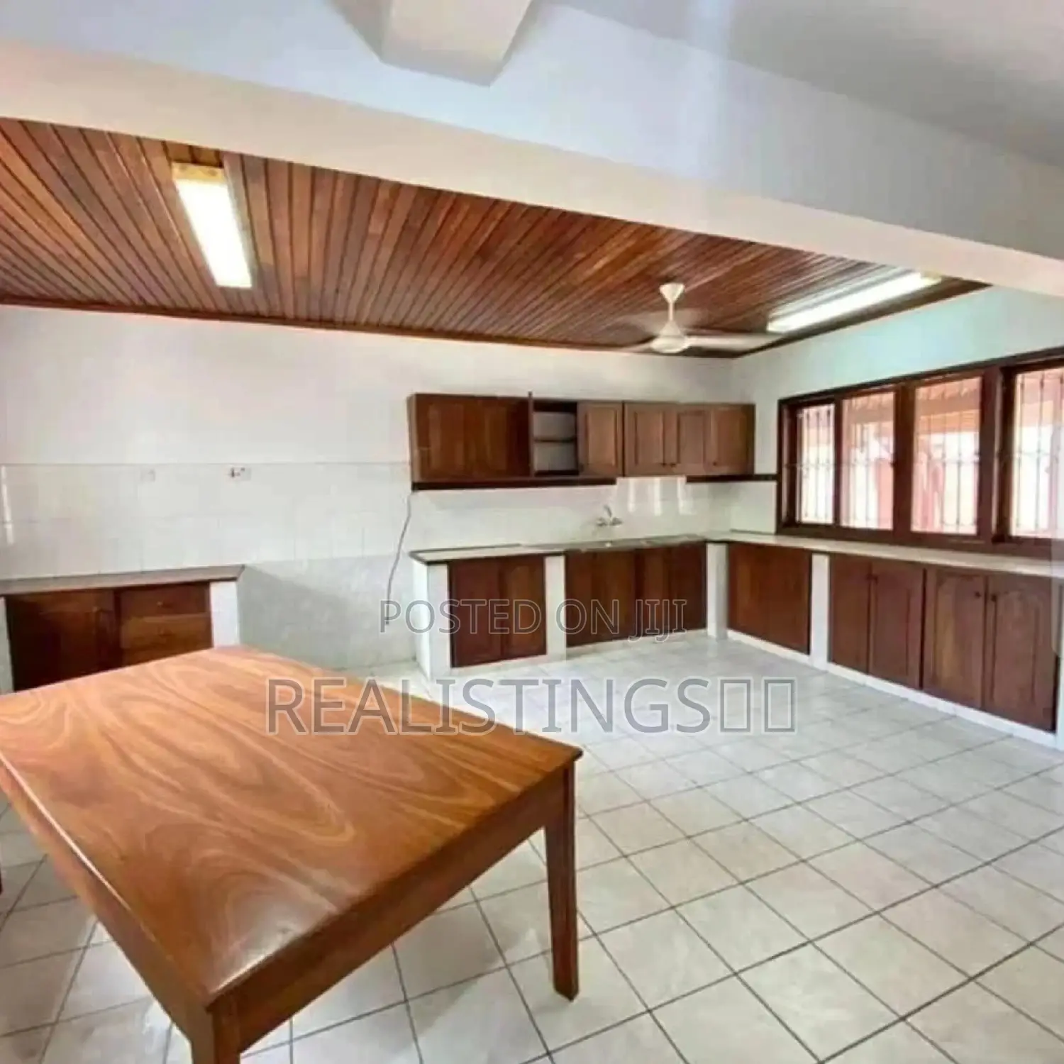 5bdrm Mansion in Mikocheni for sale
