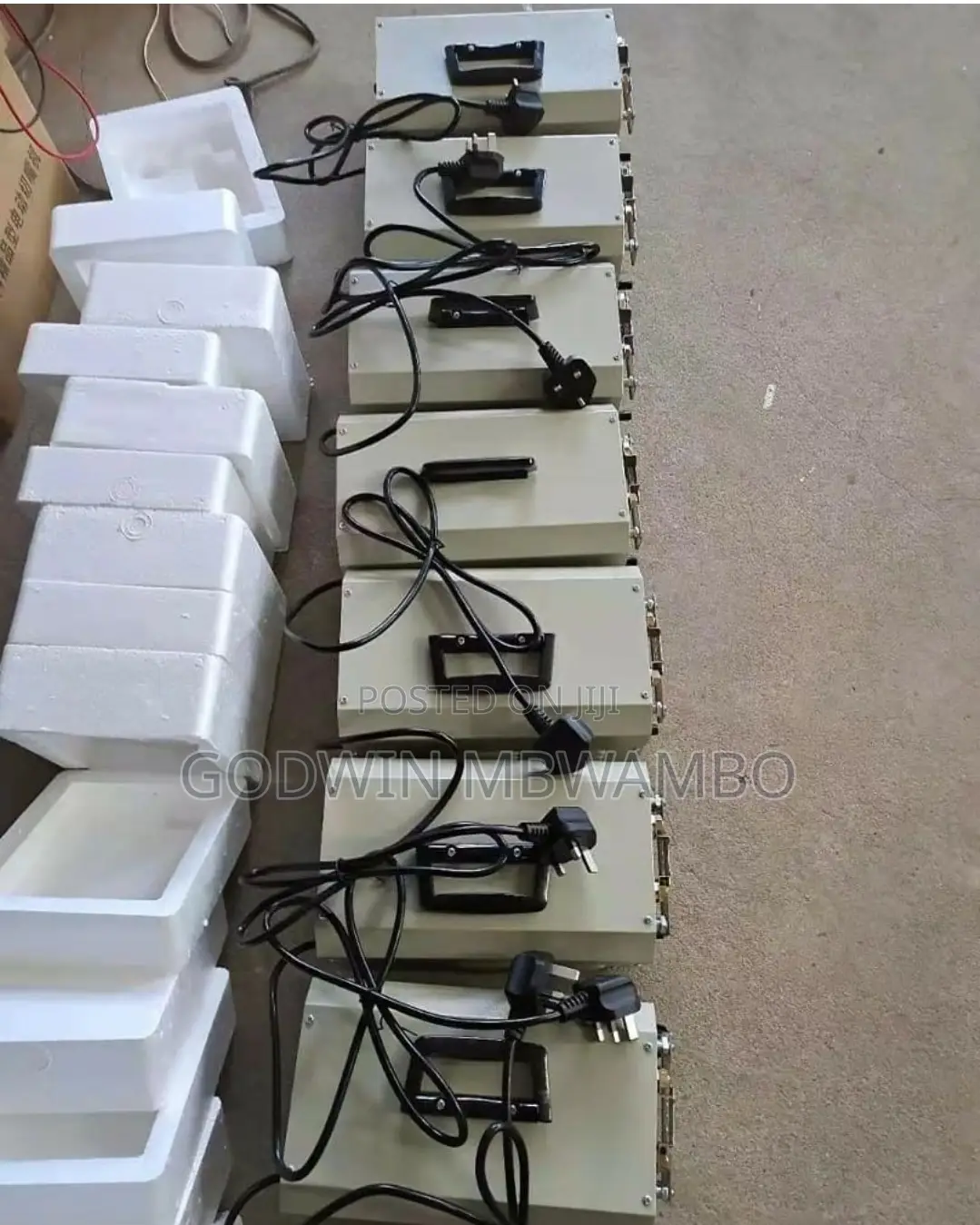 Tunauza Mashine Za Kukatia Midomo Kuku / Debeake Machine