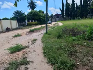 Eneo Lenye Ukubwa Wa SQMT 1000 Linauzwa Lipo Bunju ( B )