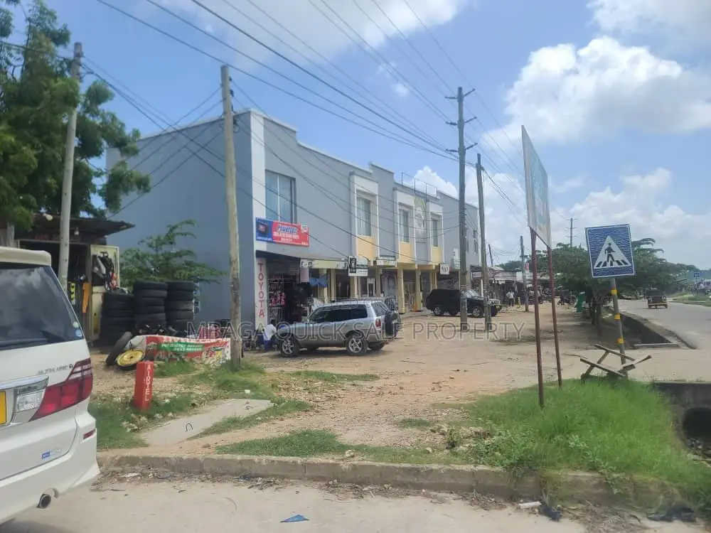 4bdrm House in Mbez Beach for sale