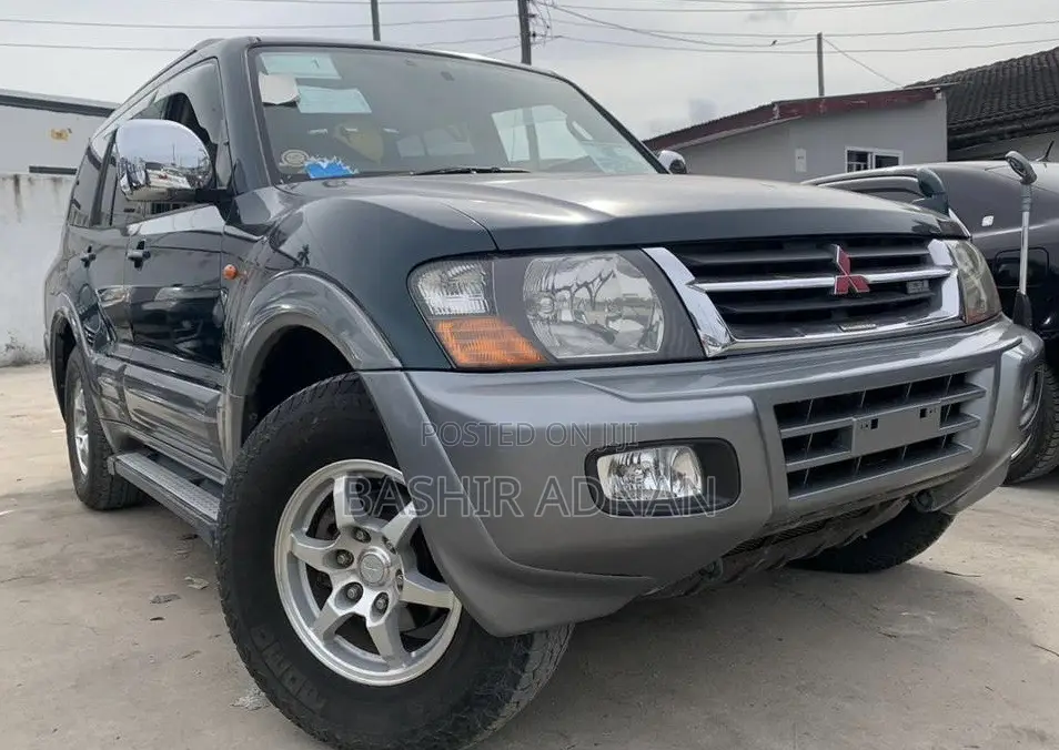 Mitsubishi Pajero 2000 Green