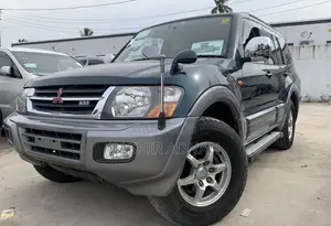 Mitsubishi Pajero 2000 Green