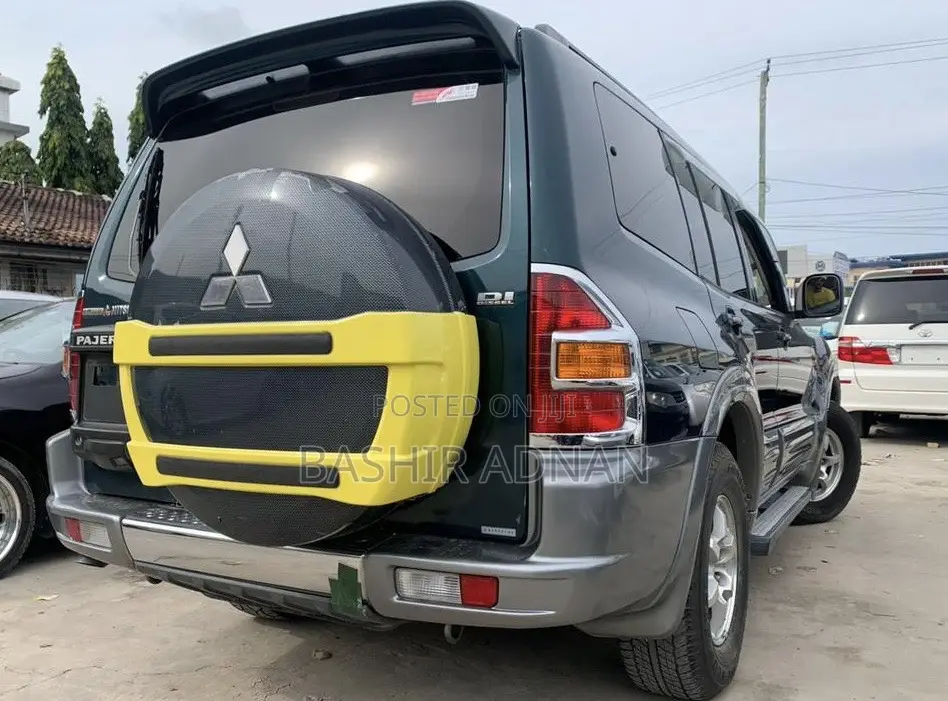 Mitsubishi Pajero 2000 Green