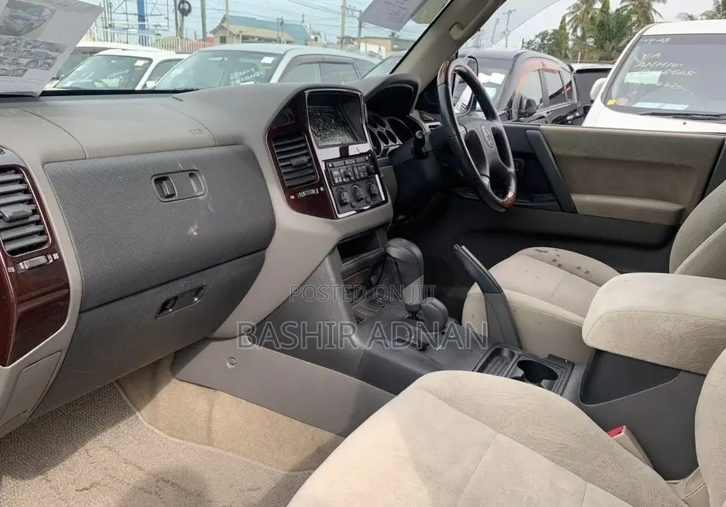 Mitsubishi Pajero 2000 Green