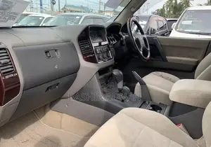 Mitsubishi Pajero 2000 Green