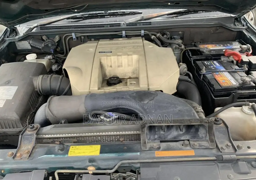 Mitsubishi Pajero 2000 Green