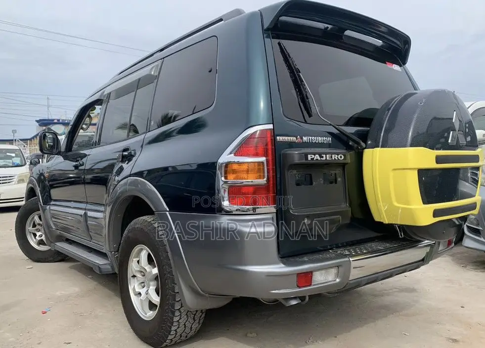 Mitsubishi Pajero 2000 Green