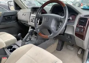 Mitsubishi Pajero 2000 Green