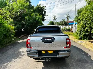 Toyota Hilux 2020 Silver