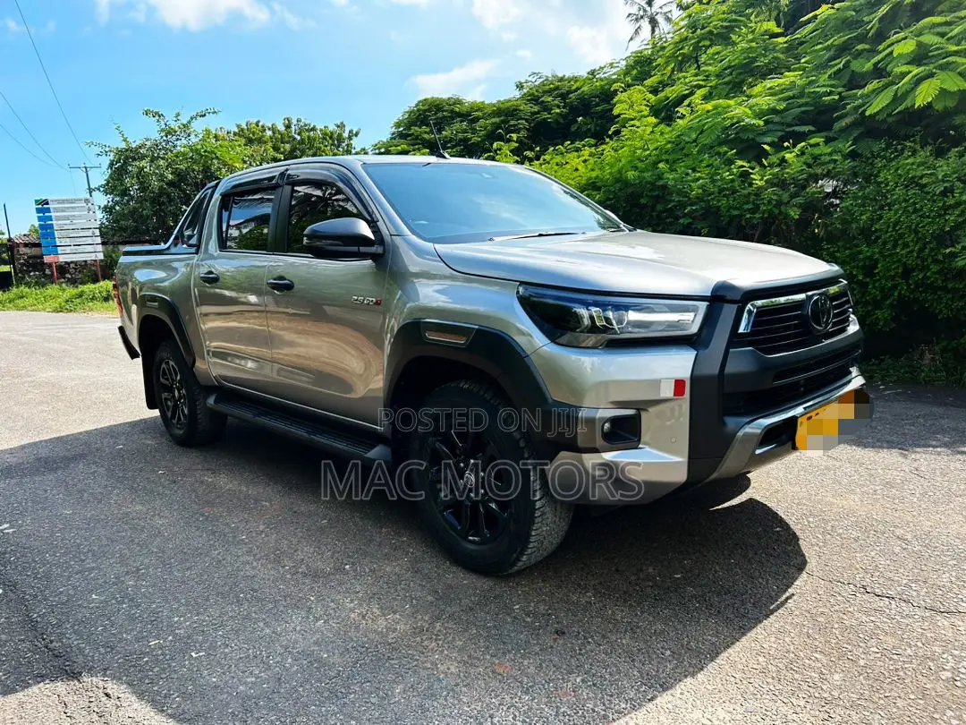 Toyota Hilux 2020 Silver