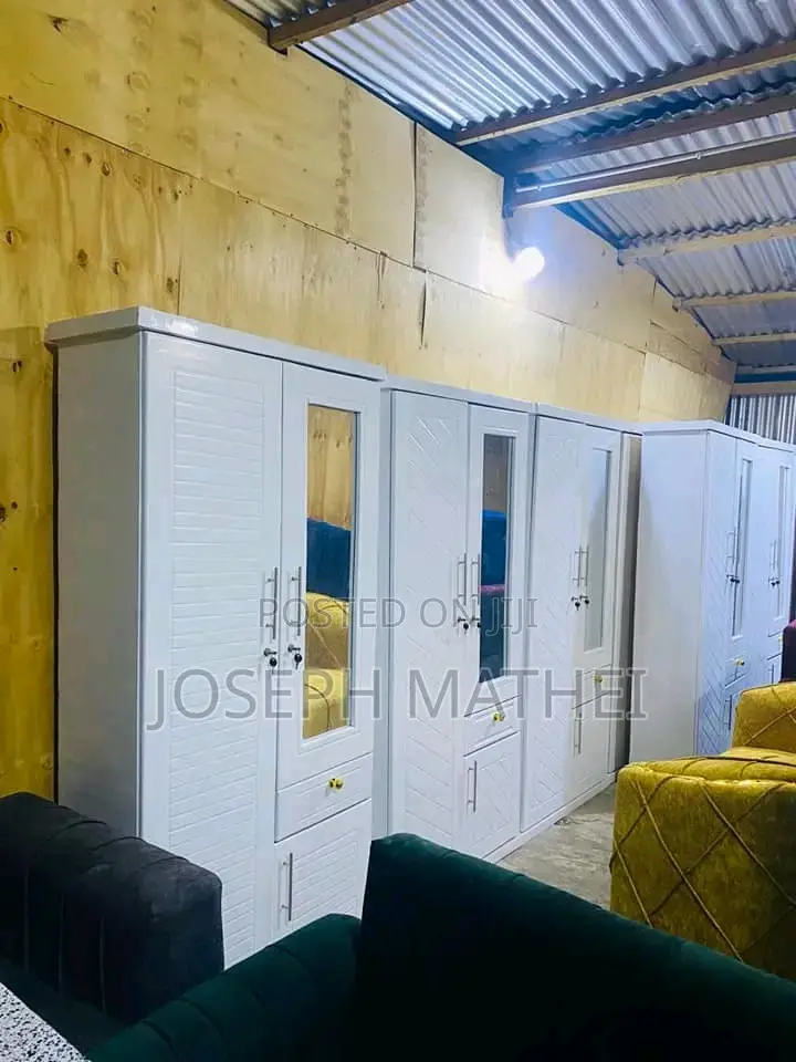 Makabati Ya Nguo Na Vyombo