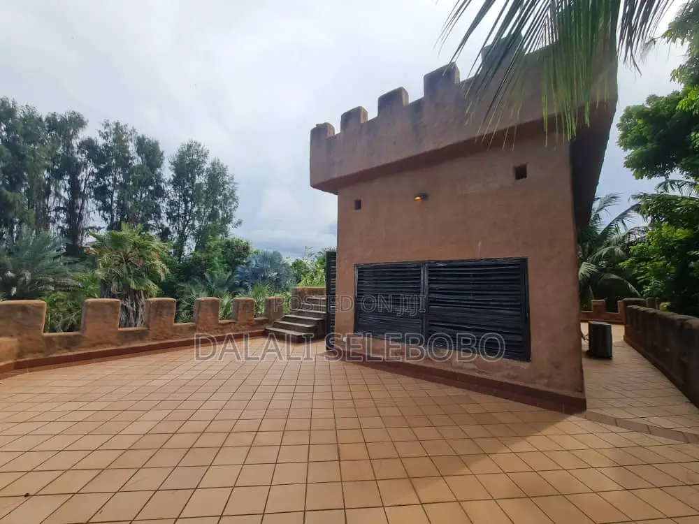 4bdrm Bungalow in Mbez Beach Kidimbwi for sale