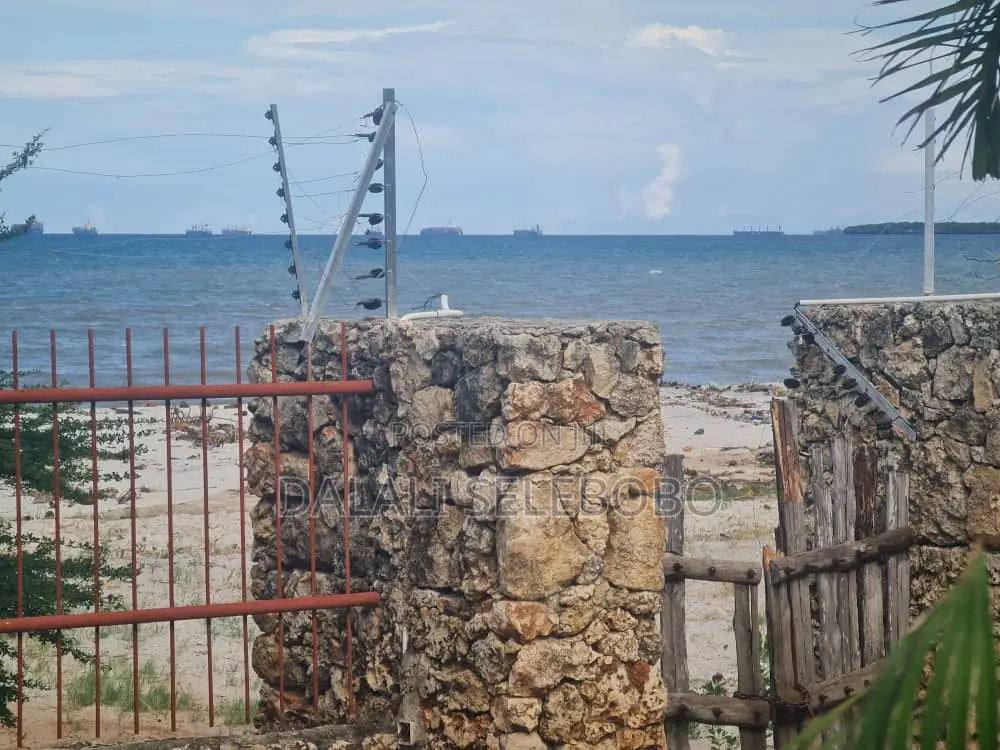 4bdrm Bungalow in Mbez Beach Kidimbwi for sale