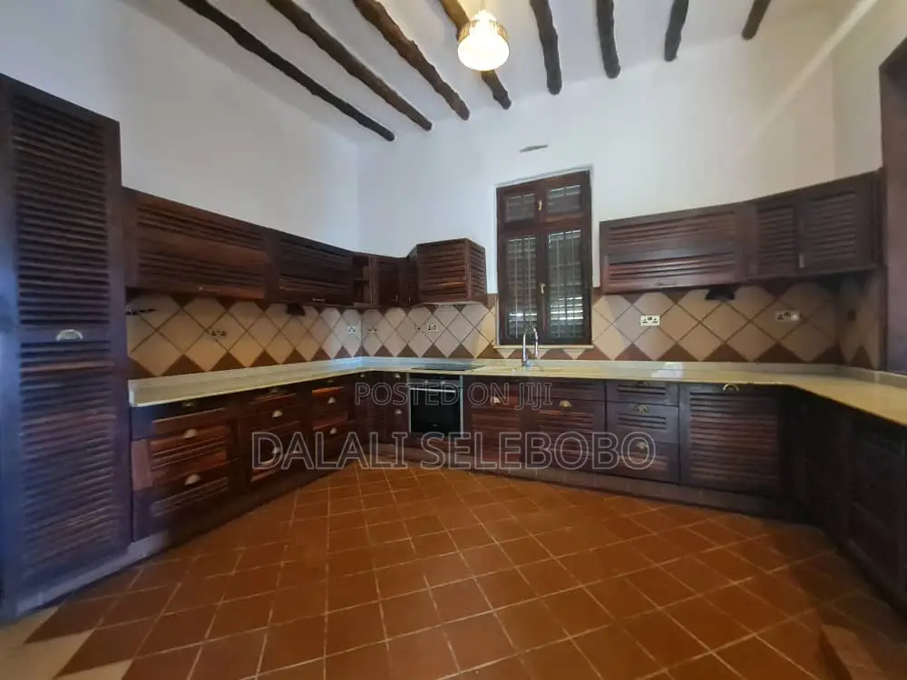 4bdrm Bungalow in Mbez Beach Kidimbwi for sale