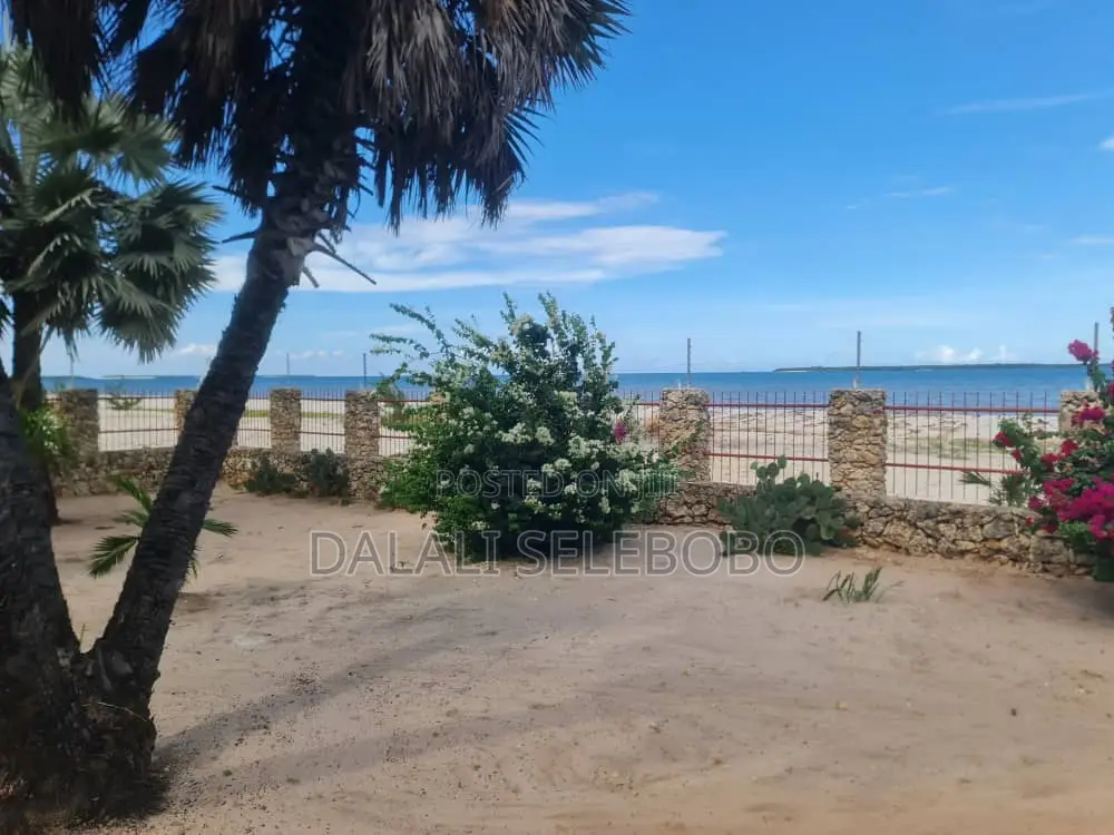 4bdrm Bungalow in Mbez Beach Kidimbwi for sale
