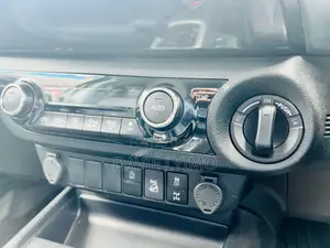 Toyota Hilux 2020 Gray
