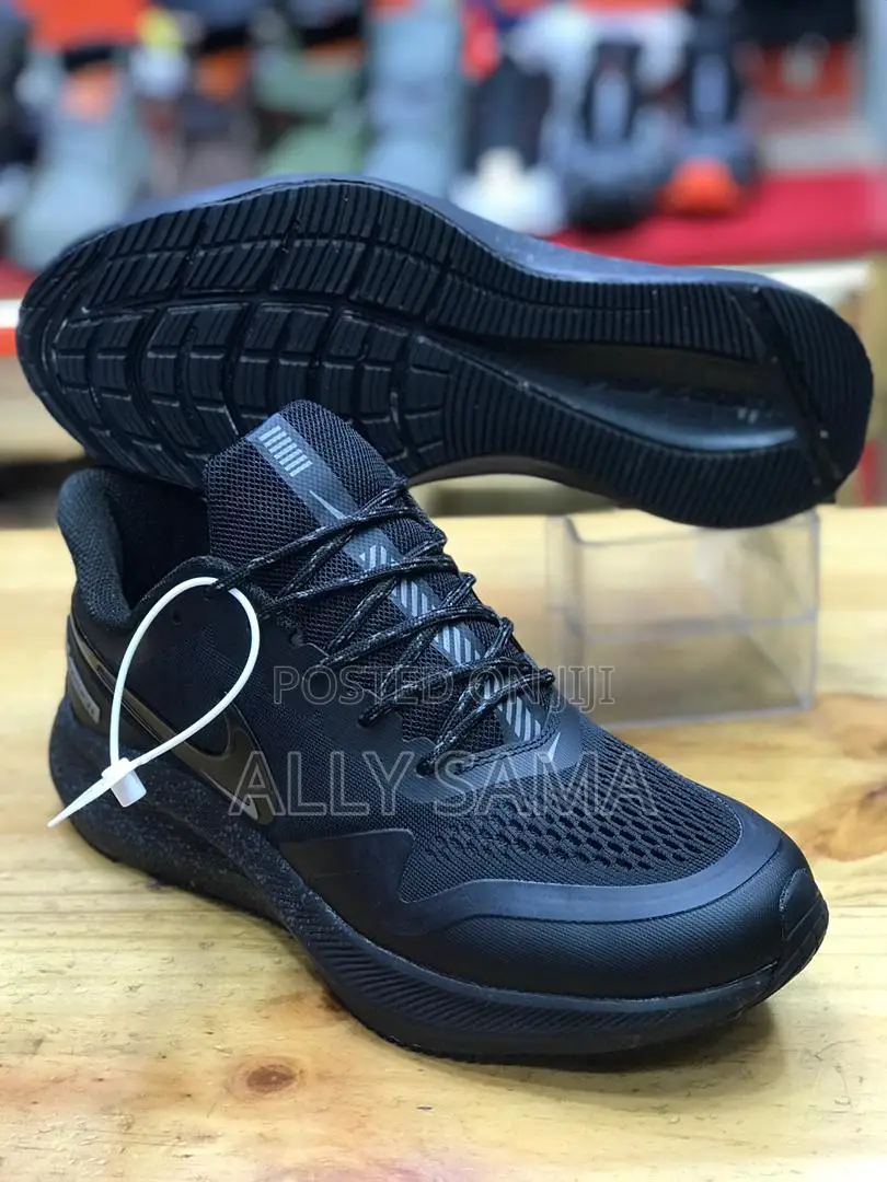 Mens Sneakers NIKE Airzoom Original