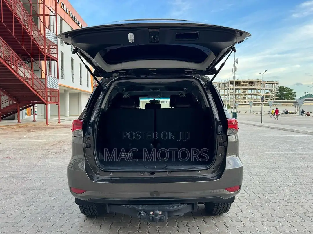Toyota Fortuner 2.8 D AWD 2016 Gray