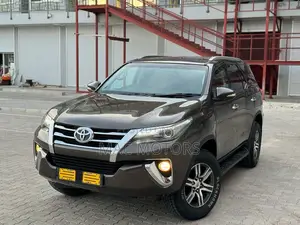 Toyota Fortuner 2.8 D AWD 2016 Gray