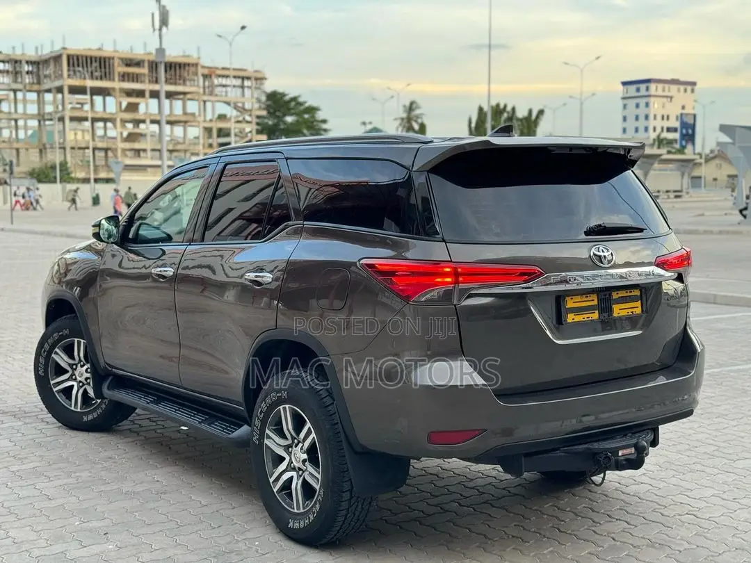 Toyota Fortuner 2.8 D AWD 2016 Gray