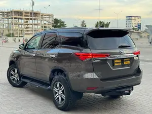Toyota Fortuner 2.8 D AWD 2016 Gray