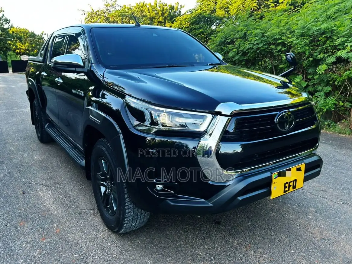 Toyota Hilux 2023 Black