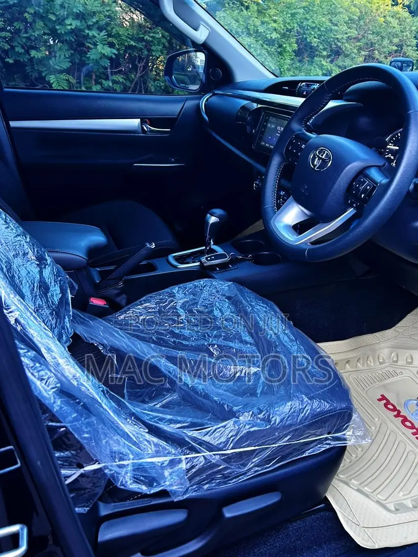 Toyota Hilux 2023 Black